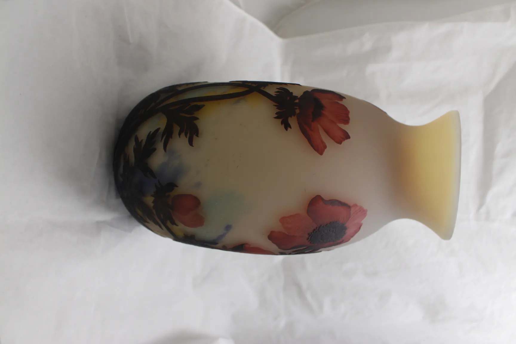 vidro assinado Muller Fres com design floral antigo