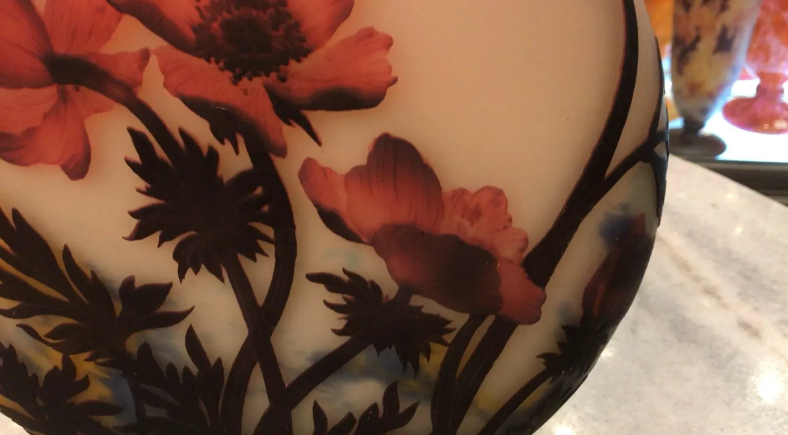 Muller Fresによる古代サイン入りグラス、花のデザイン付き。