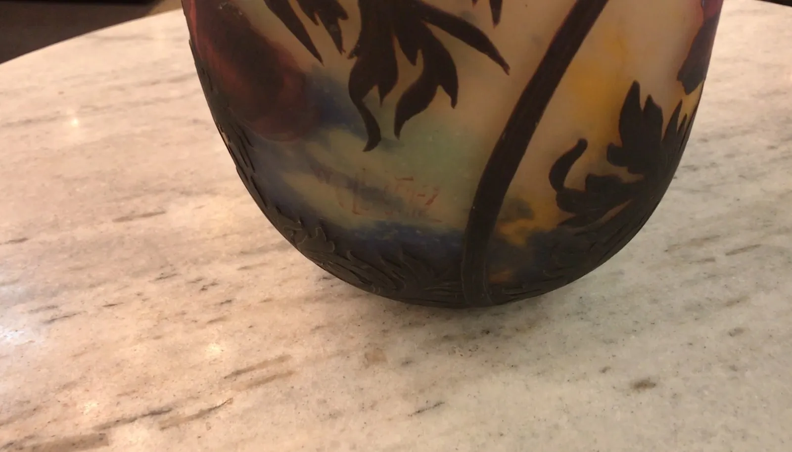 Verre signé Muller Fres ancien avec détails visuels