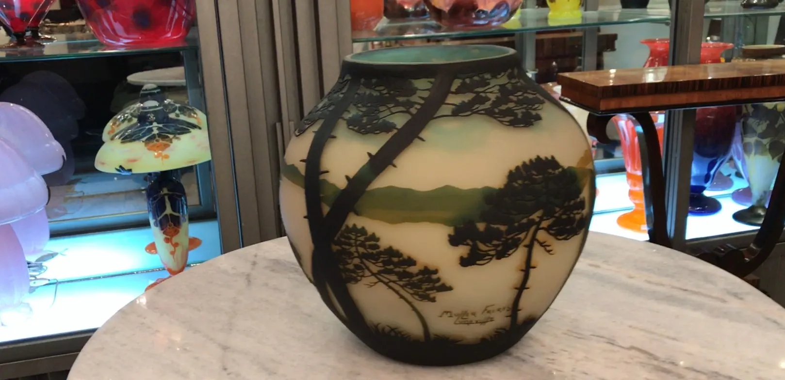 Verre antique signé Muller Fres avec paysages naturels