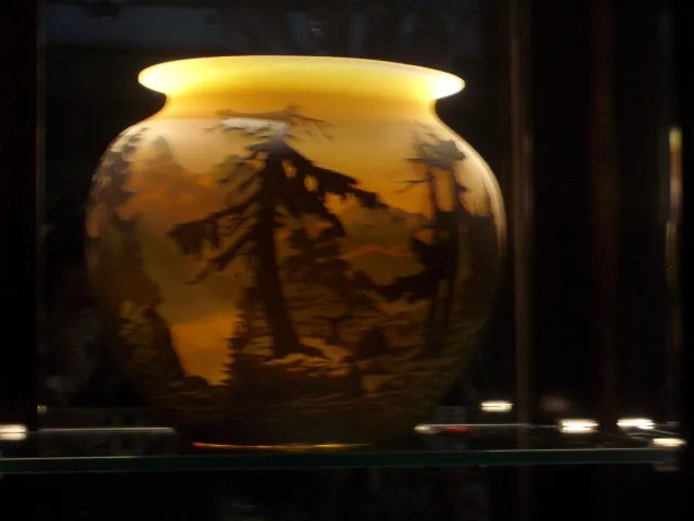 Красивое антикварное подписанное стекло от Muller Fres с пейзажем