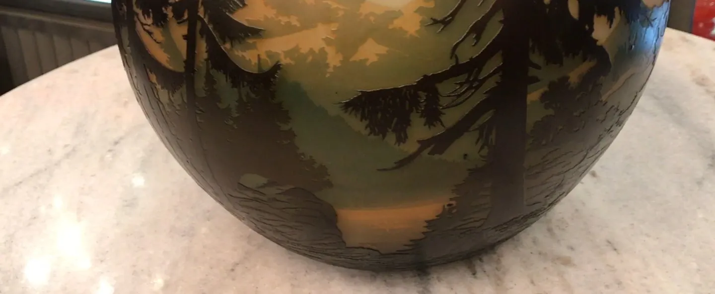 古董签名玻璃，带有风景设计