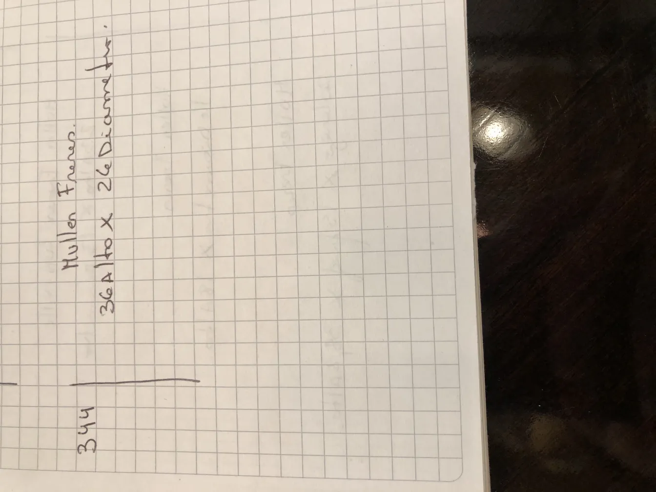 Verre ancien signé par Muller Freres, détails visibles.