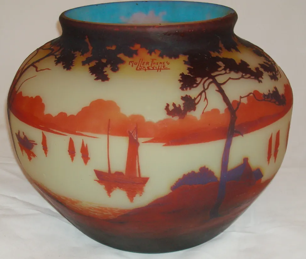 Vase ancien avec paysage peint, signé muller freres