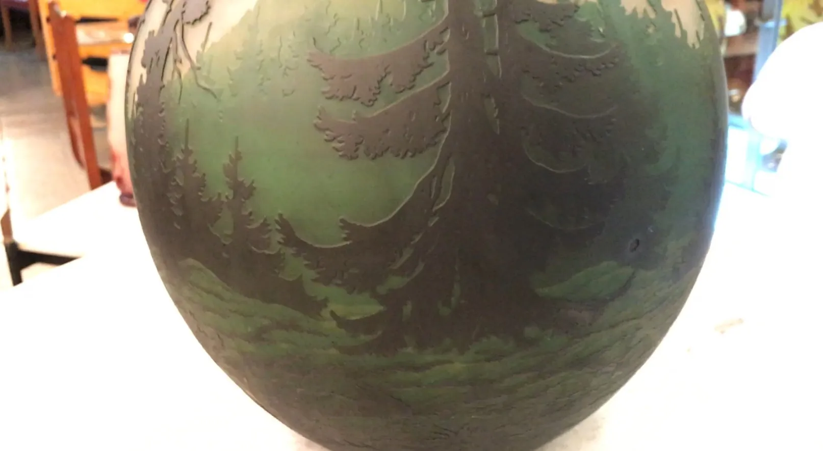 Antikes signiertes Glas von Muller Fres mit Naturmotiv