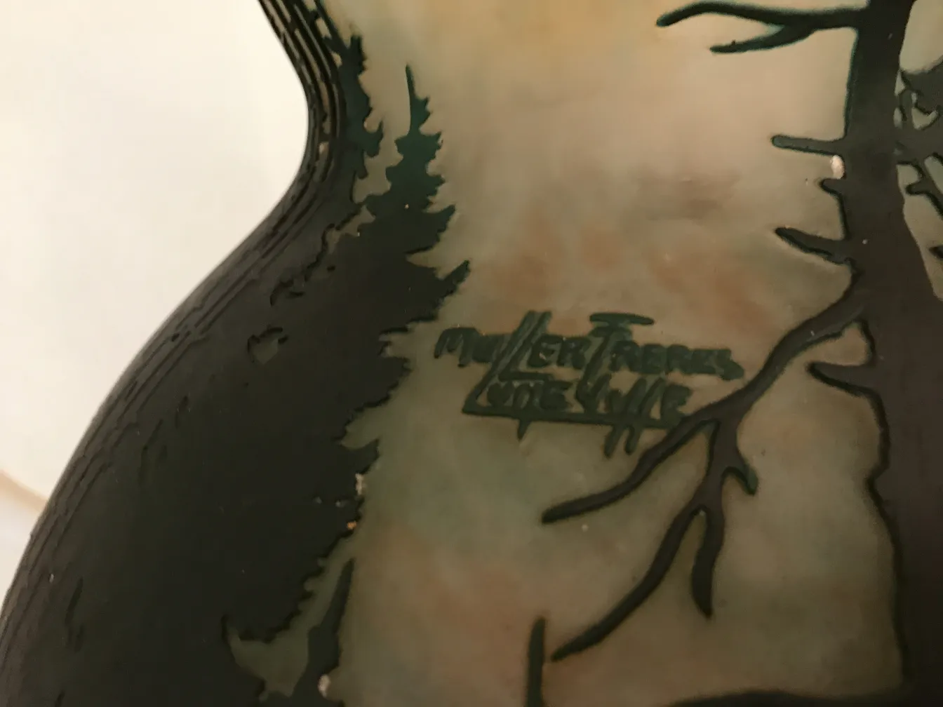 زجاج قديم موقّع من مولر فريس بتصميم المناظر الطبيعية