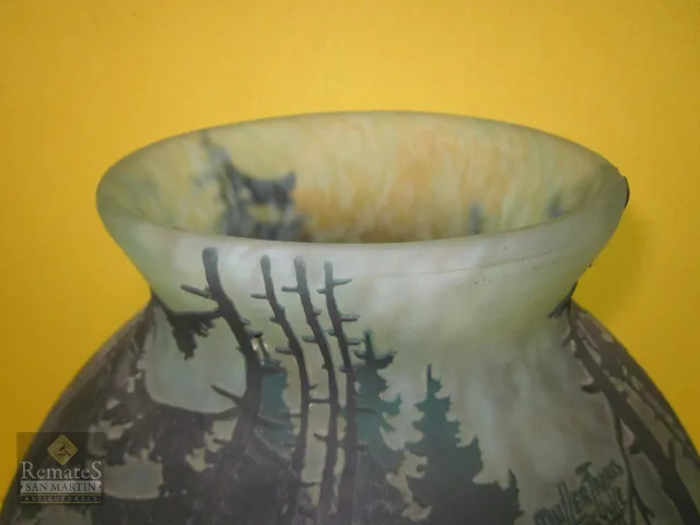 古老的muller fres签名玻璃的景观，展现自然设计