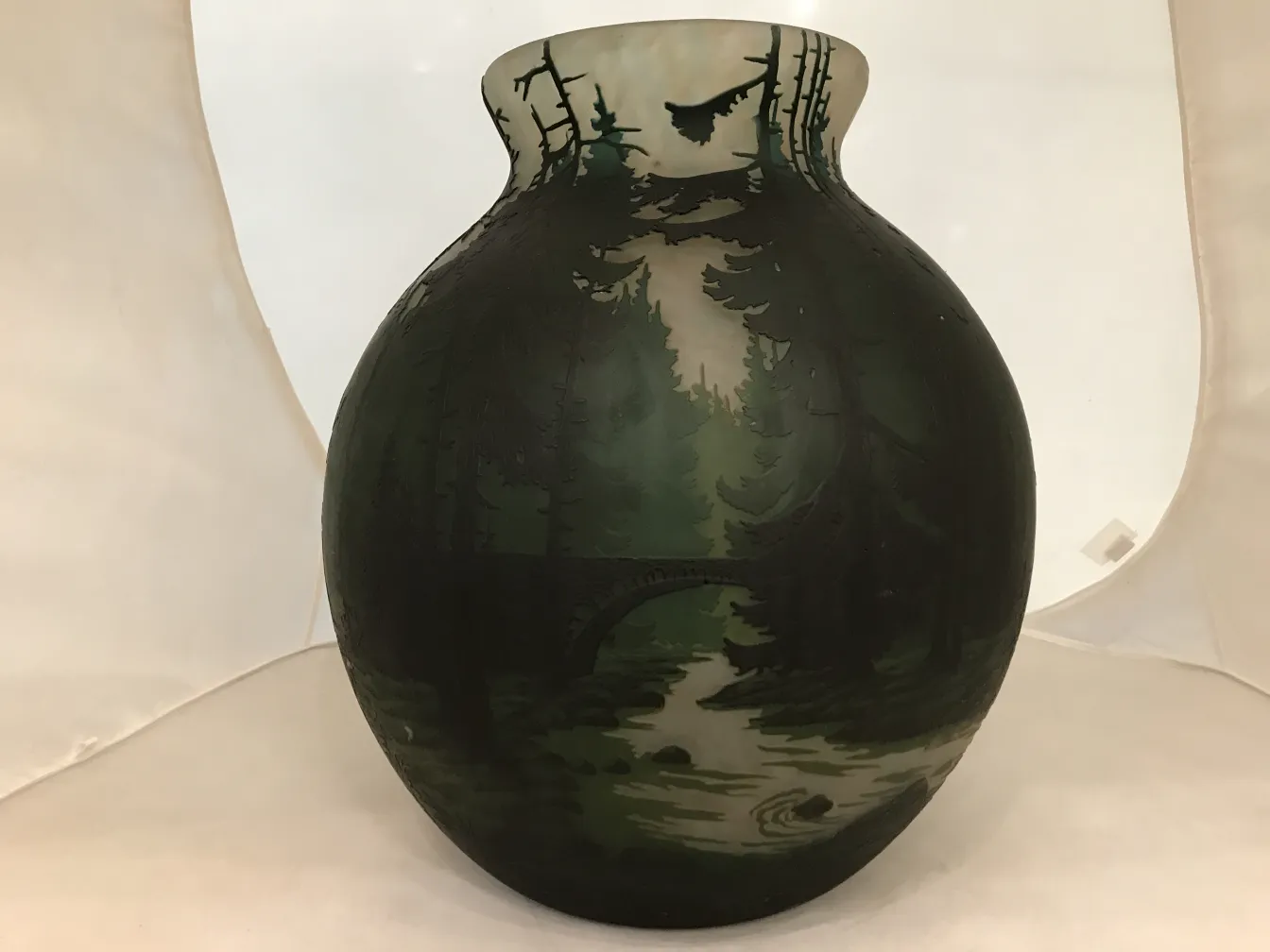 beau verre antique avec paysage naturel signé Muller Freres