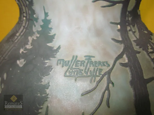 古董式的签名玻璃来自Muller Fres，具有自然设计