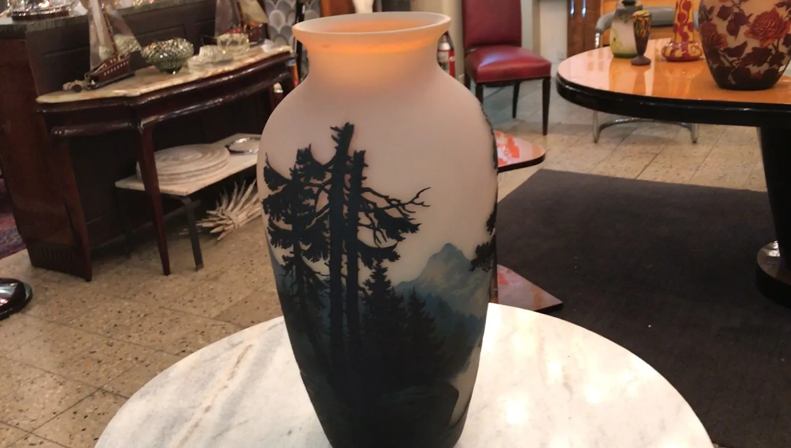 Verre ancien signé par Muller Fres avec design naturel