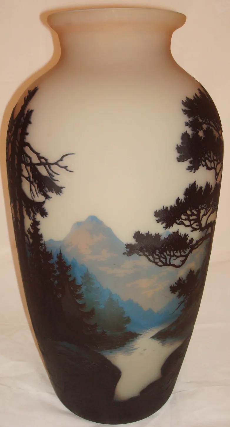 vaso antigo com paisagem e assinatura Muller Fres