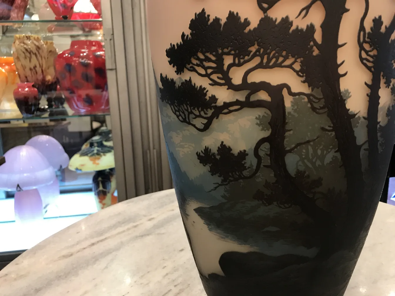 verre ancien avec motifs naturels et signature Muller Fres