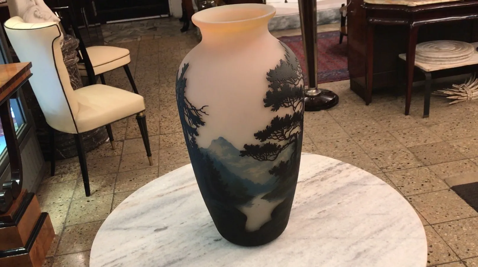 美丽的签名玻璃Muller Fres带有自然景观