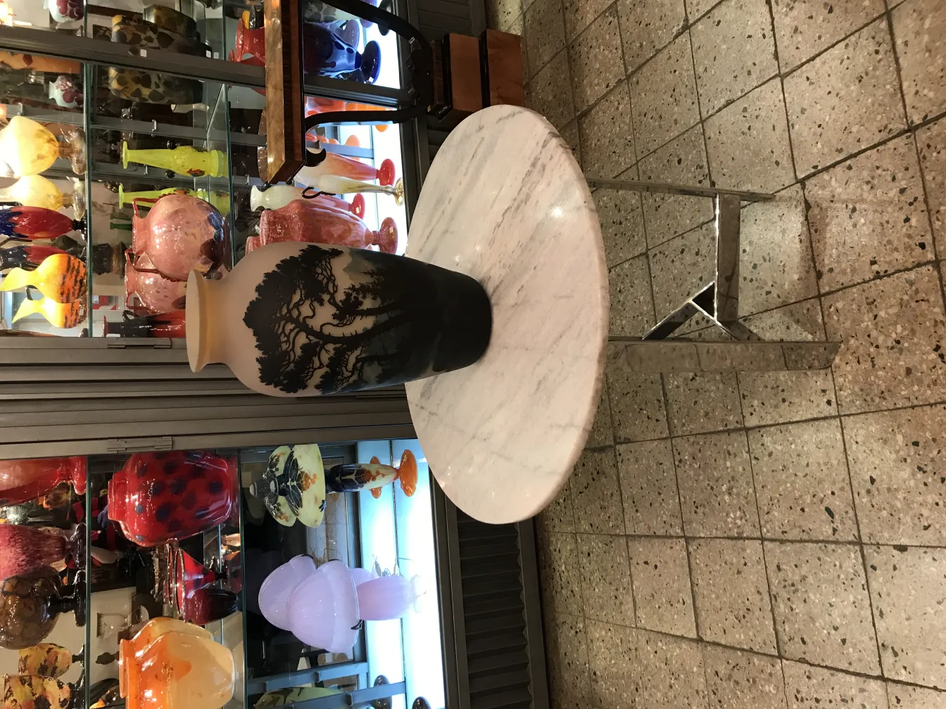  vase قديم بتوقيع Muller Fres وزخارف فنية