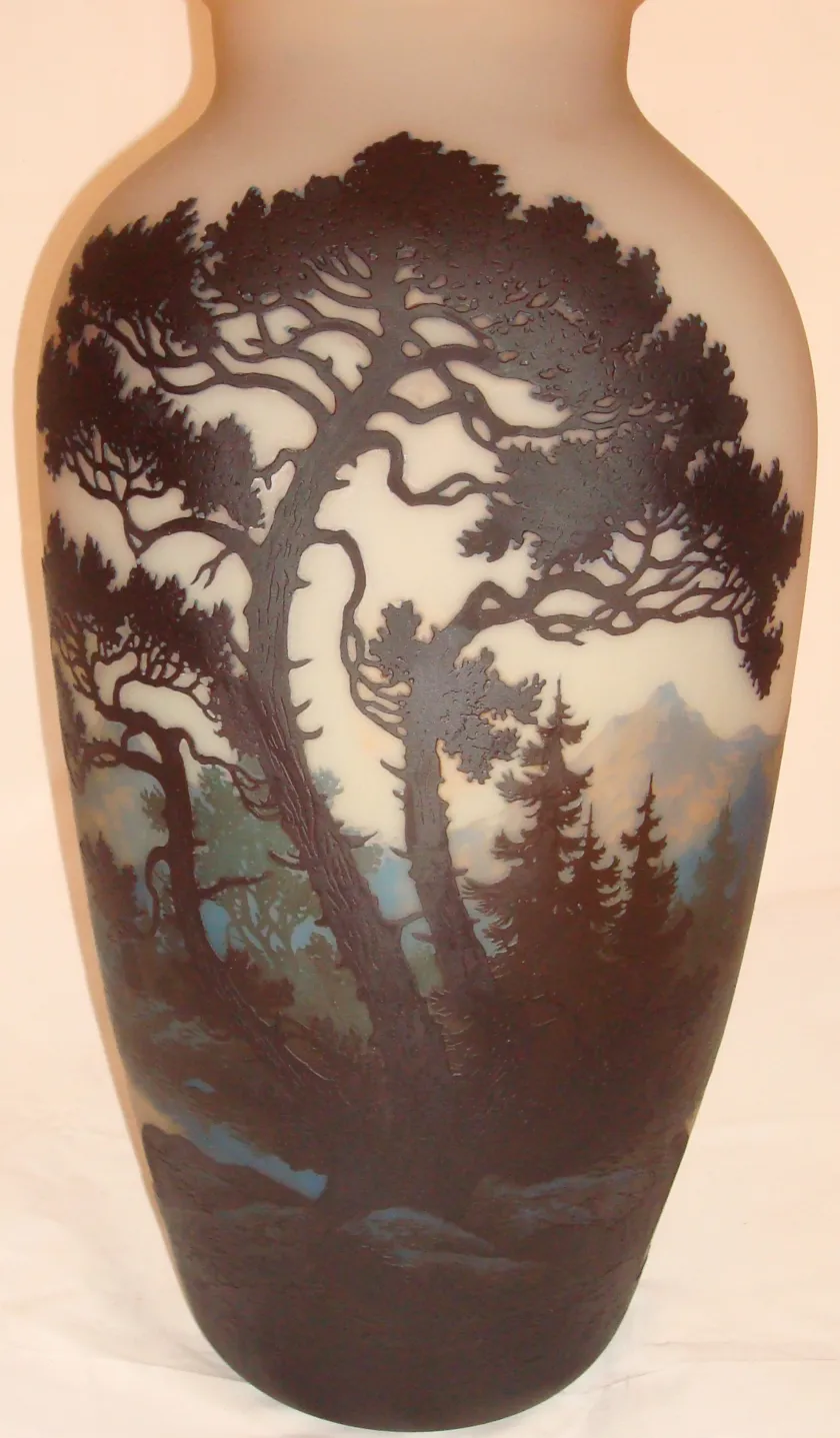 Vidrio firmado con diseño de árboles y paisaje antiguo