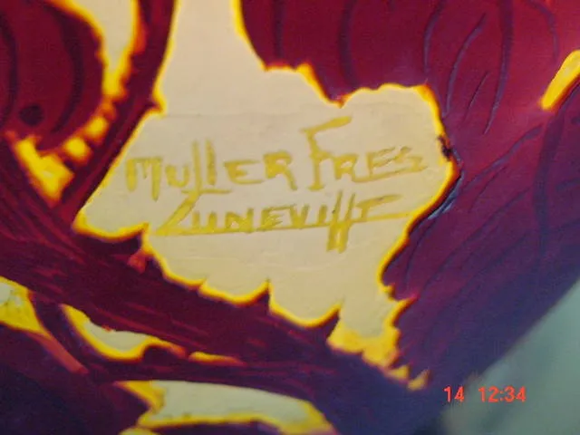 Antikes Glas mit Unterschrift von Muller Fres, schönes Design