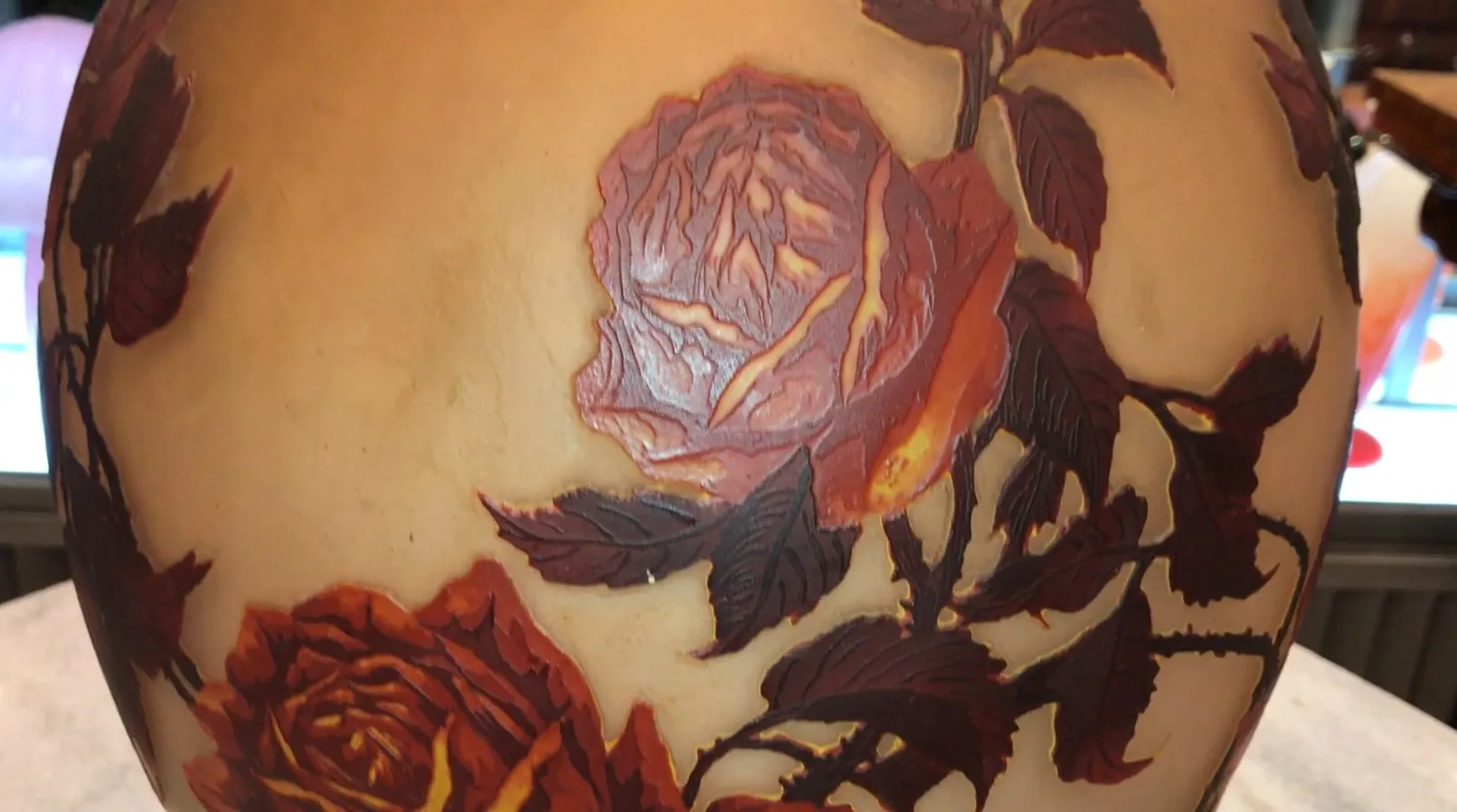 antikes signiertes Glas von Muller Fres mit Blumenmuster