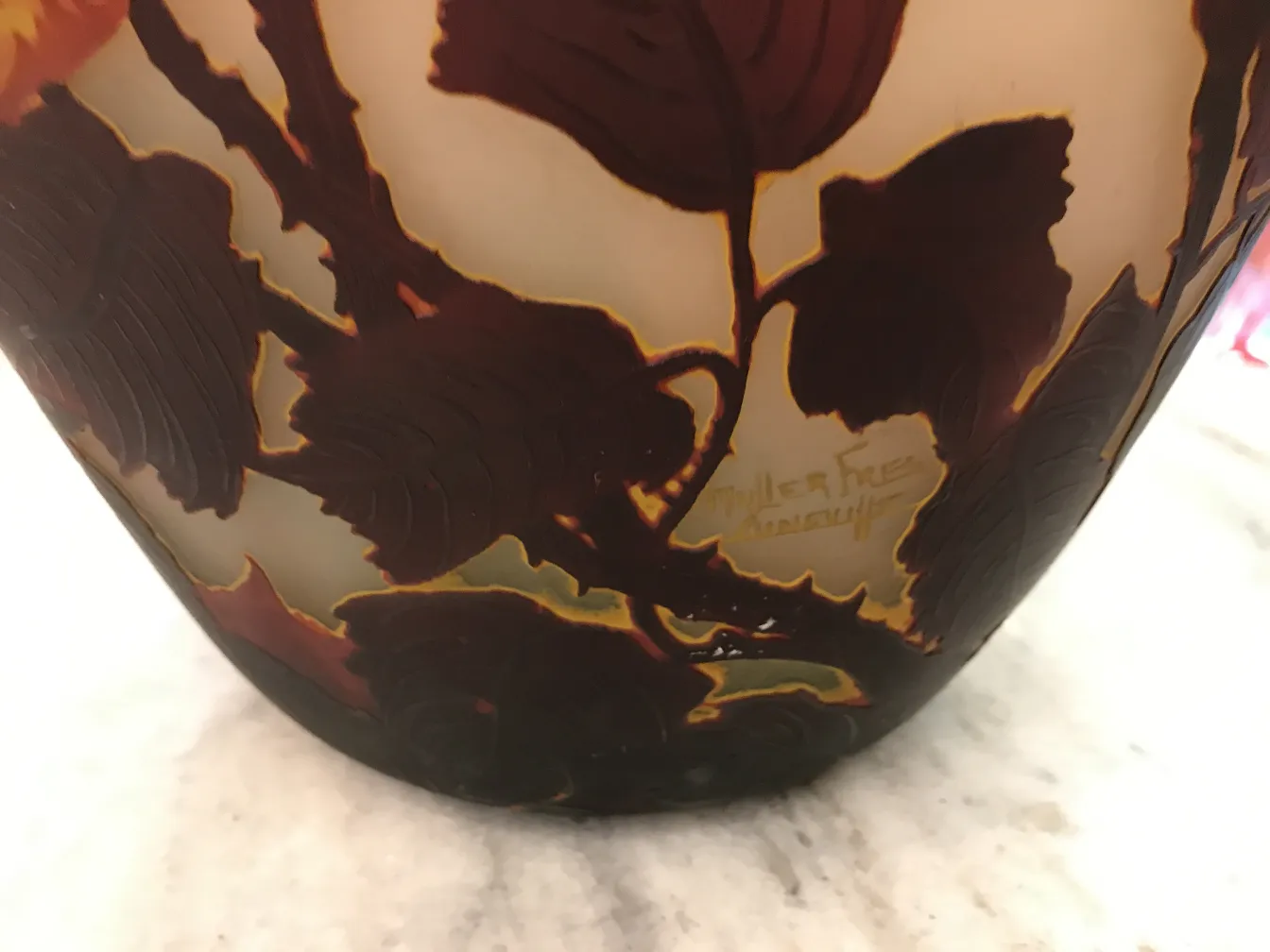 带叶子设计的古董签名玻璃，Muller Fres可见