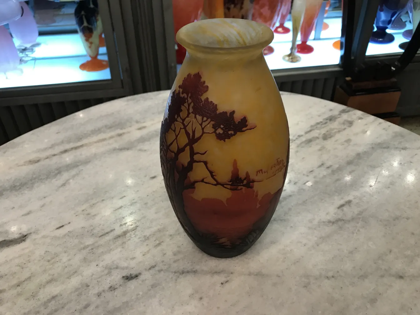 Vase ancien avec paysage et signature de Muller Fres.