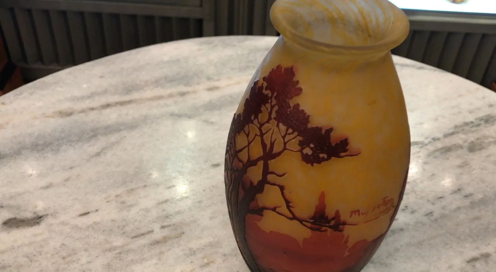 古董由Muller Fres签名的玻璃，带有风景图案