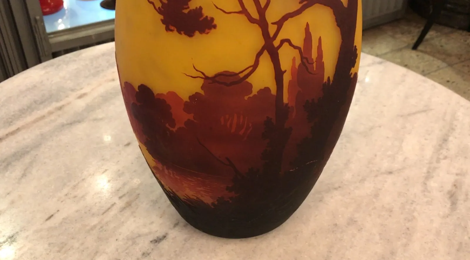 Vidrio antigüedad firmado Muller Fres en fondo natural