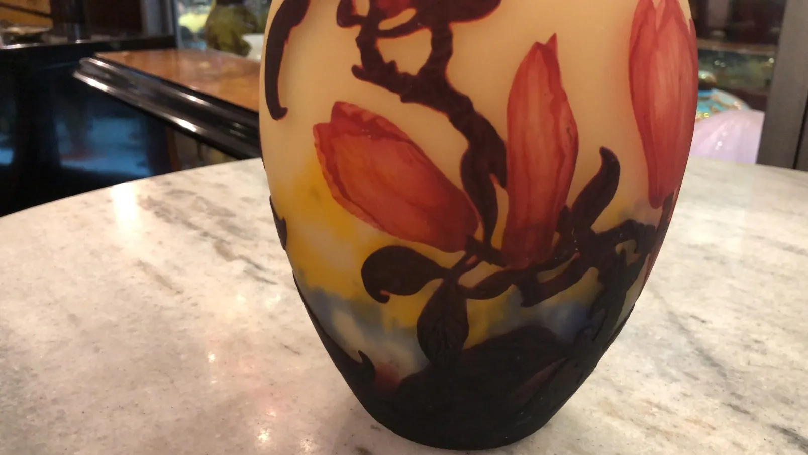 Design floral em vidro antiguidade assinado por muller fres