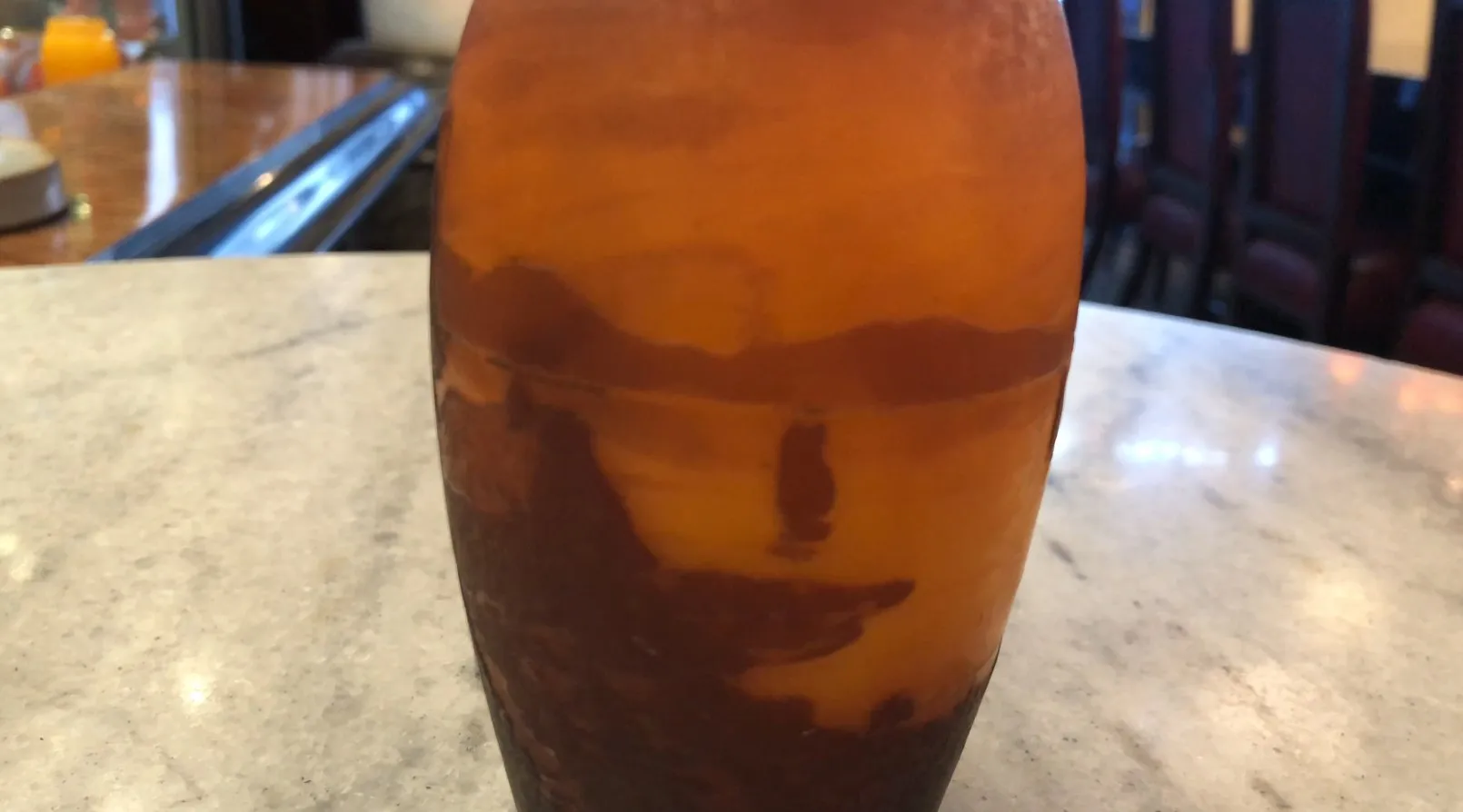 vetro firmato antico con dettagli visivi