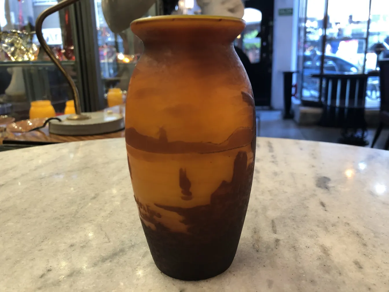 verre antique signé Muller Fres avec paysages en tons chauds