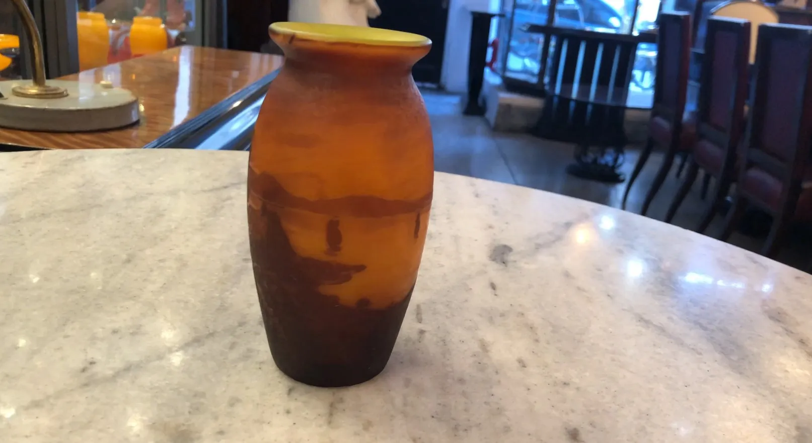 verre ancien avec signature de muller fres dans un cadre élégant