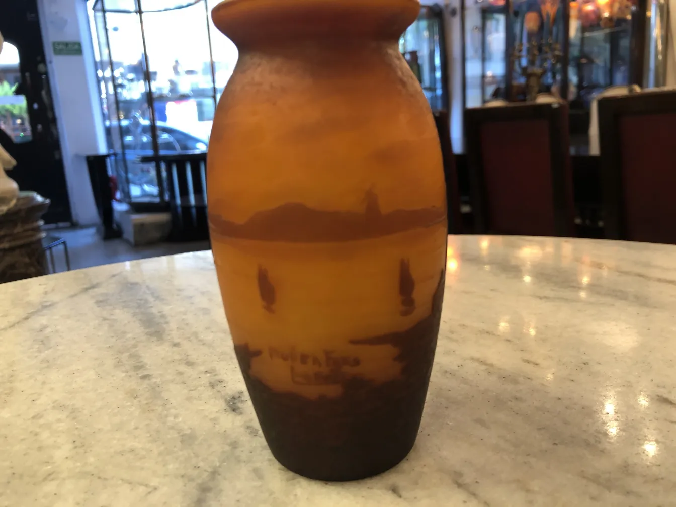 Antikes signiertes Glas von Muller Fres mit floralen Mustern