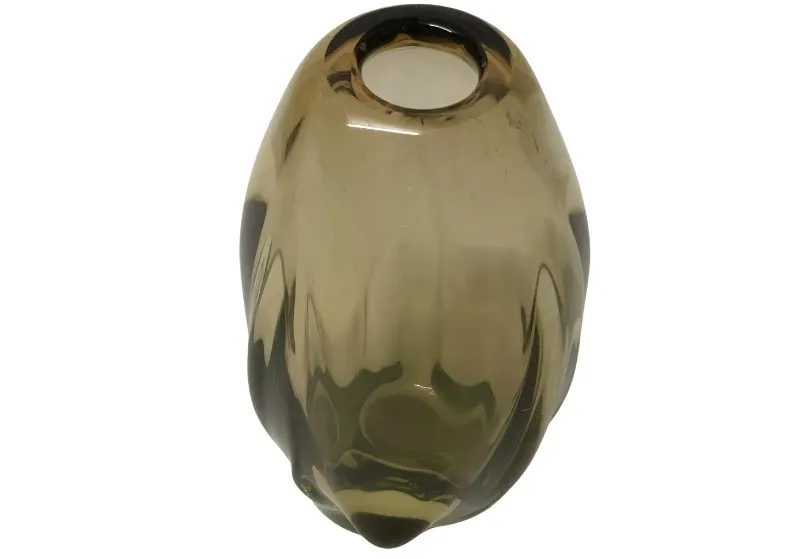 antike murano-vase mit geschwungener Form und Rauchfarbe