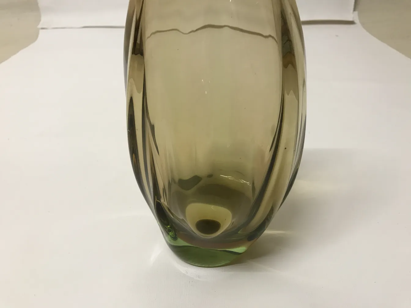 vase di murano antico a forma bulbos con dettagli eleganti