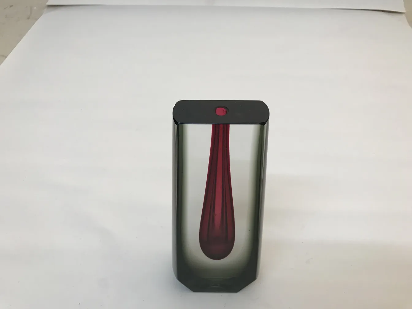 antike murano-glas, rechteckige form mit rotem innenraum