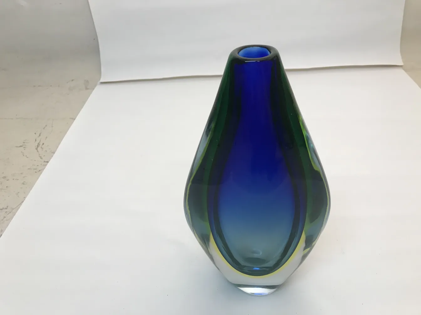 Florero de Murano con tonos de azul y verde, antigüedad decorativa