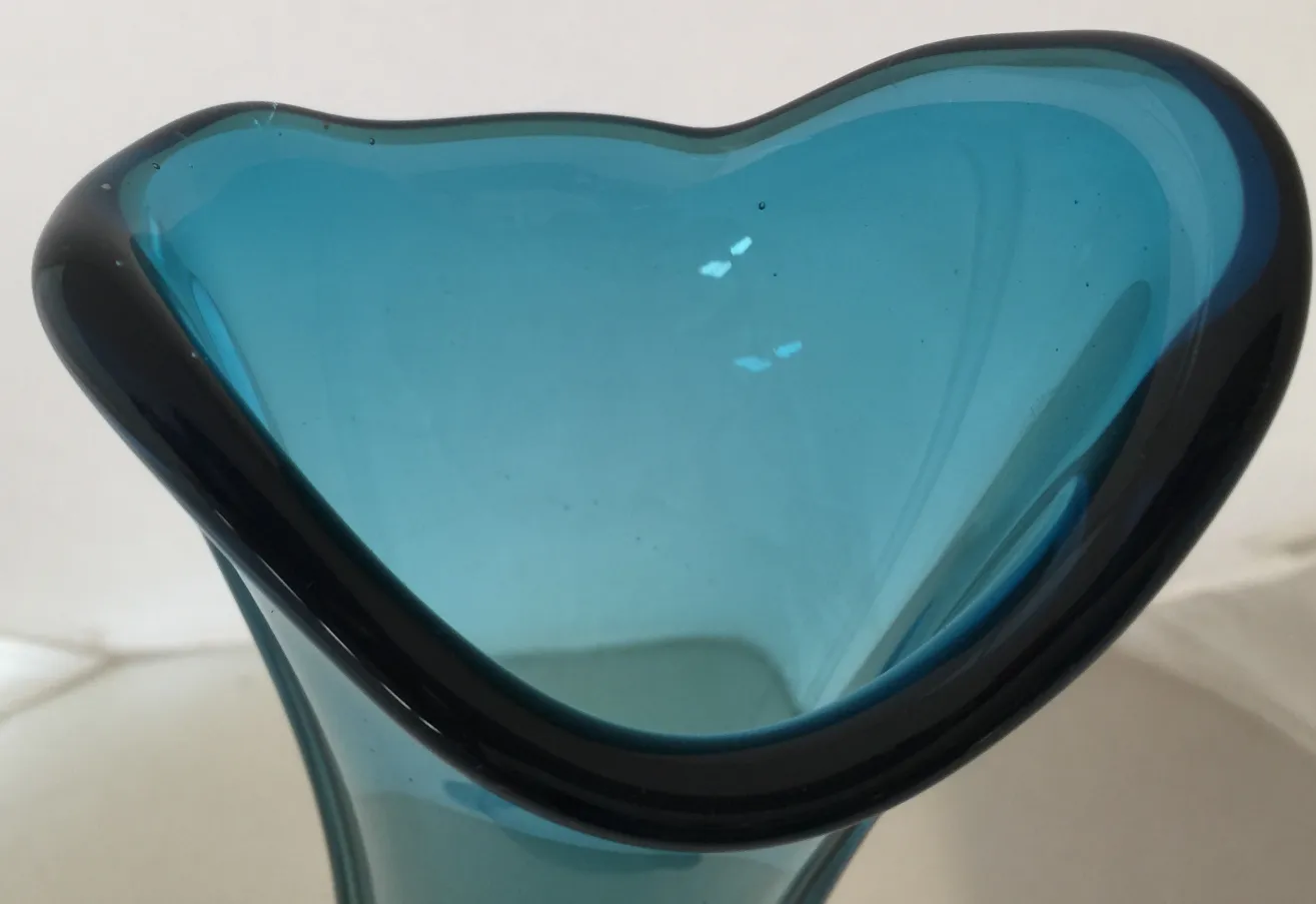 vaso de murano antigo com design azul e preto