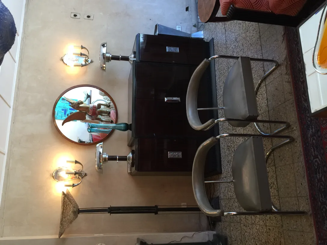 antico vaso di murano decorativo con forma estetica in un ambiente elegante