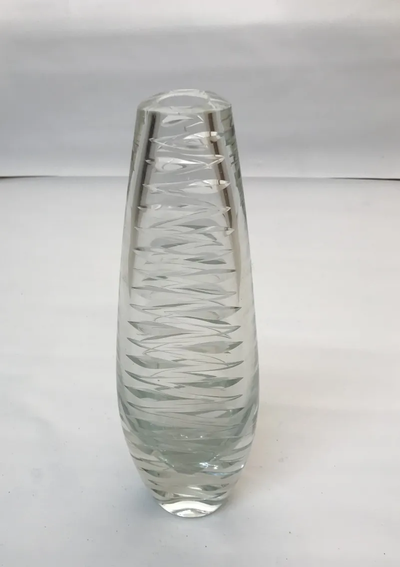 transparente murano-glas mit elegantem design auf hellem hintergrund