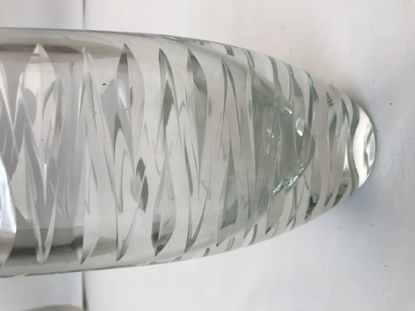 antike Murano-Glas mit feiner Form und Dekoren in einer hellen und eleganten Umgebung