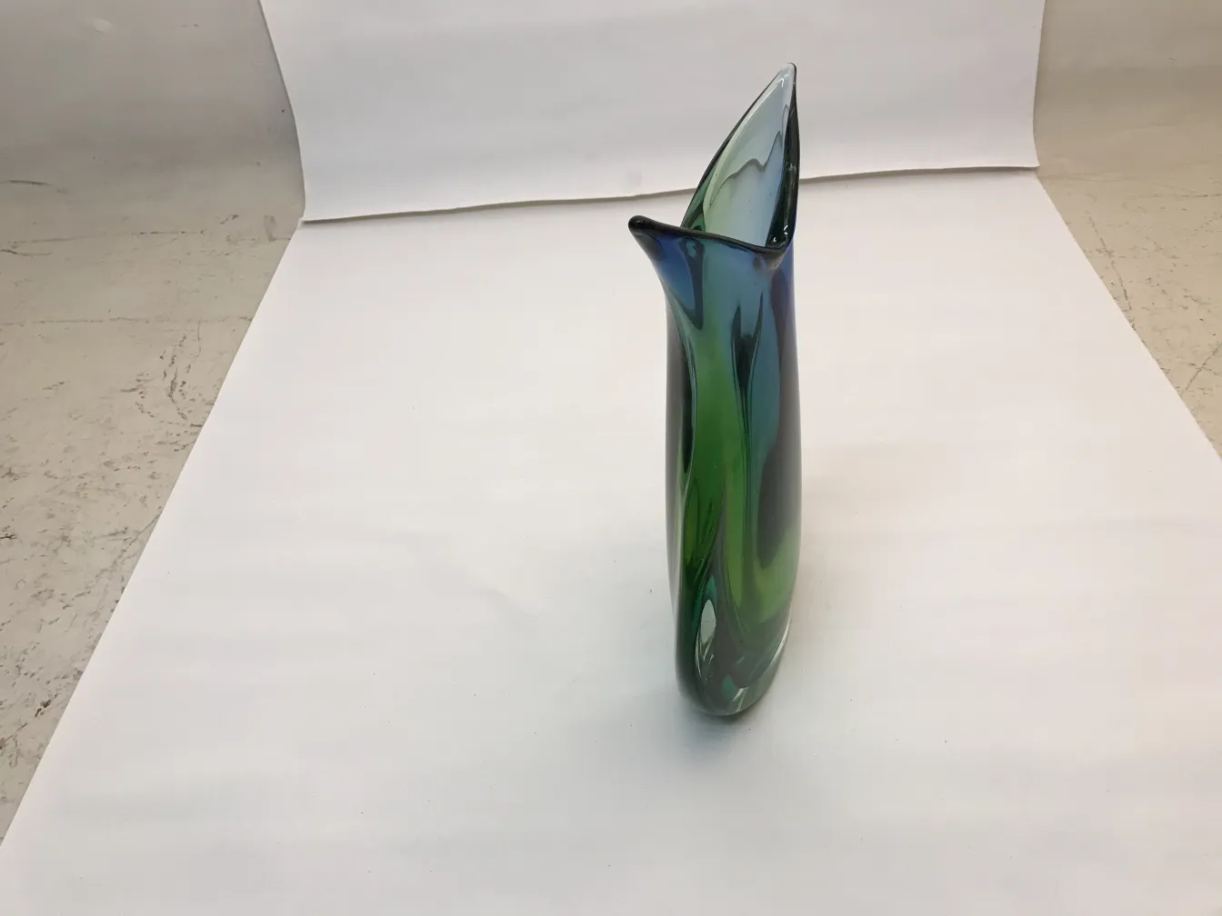 antike murano-glas in grünen und blauen Farbtönen