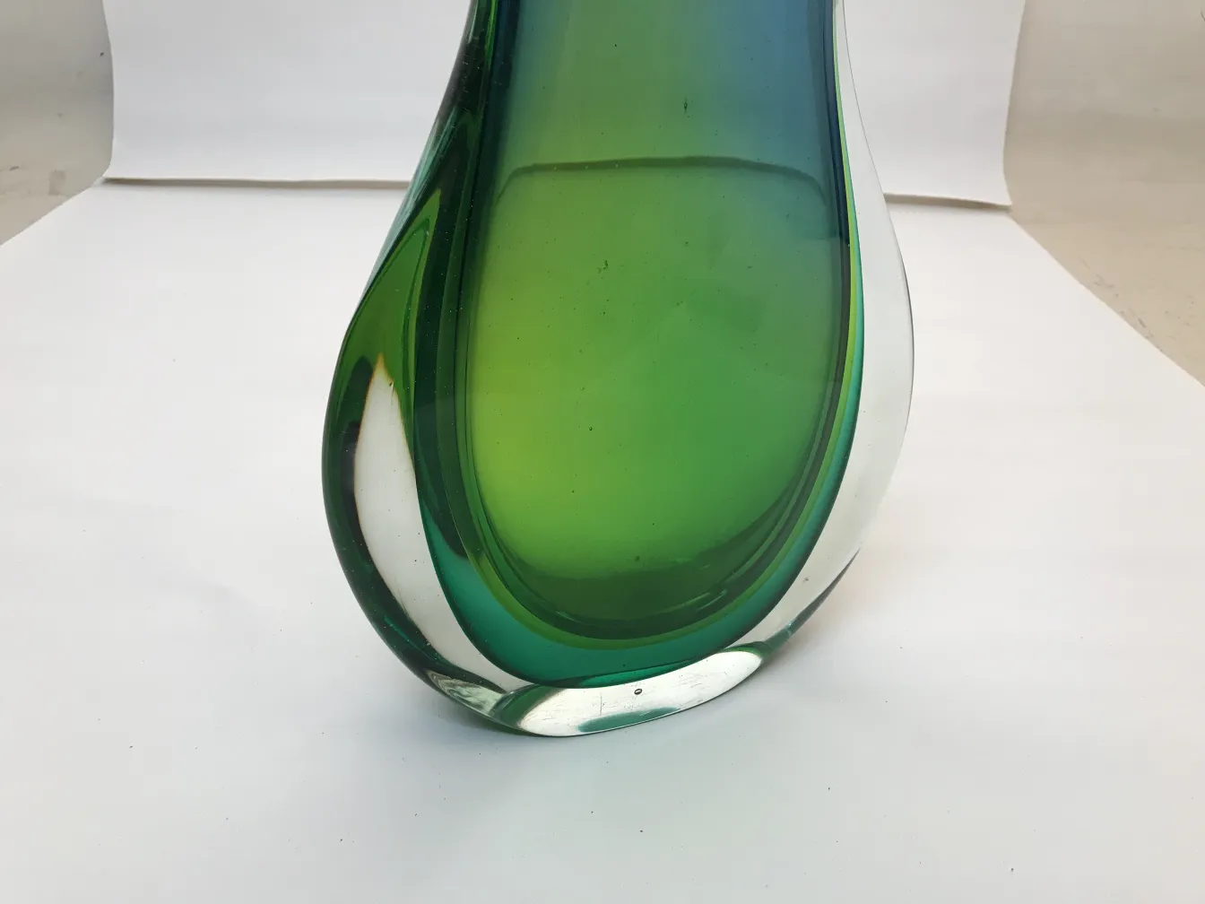 Antike grüne Murano Vase mit eleganter Form