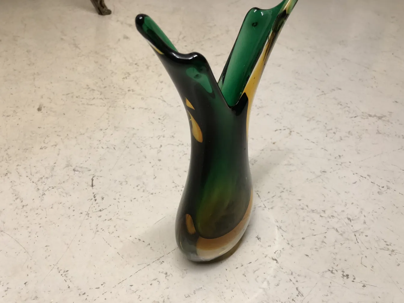 vase de murano avec motif en vert et jaune, antique