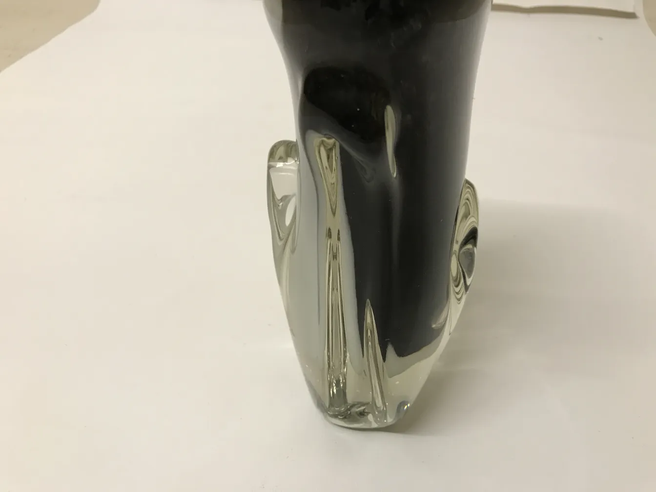 vase di murano antico con dettagli decorativi