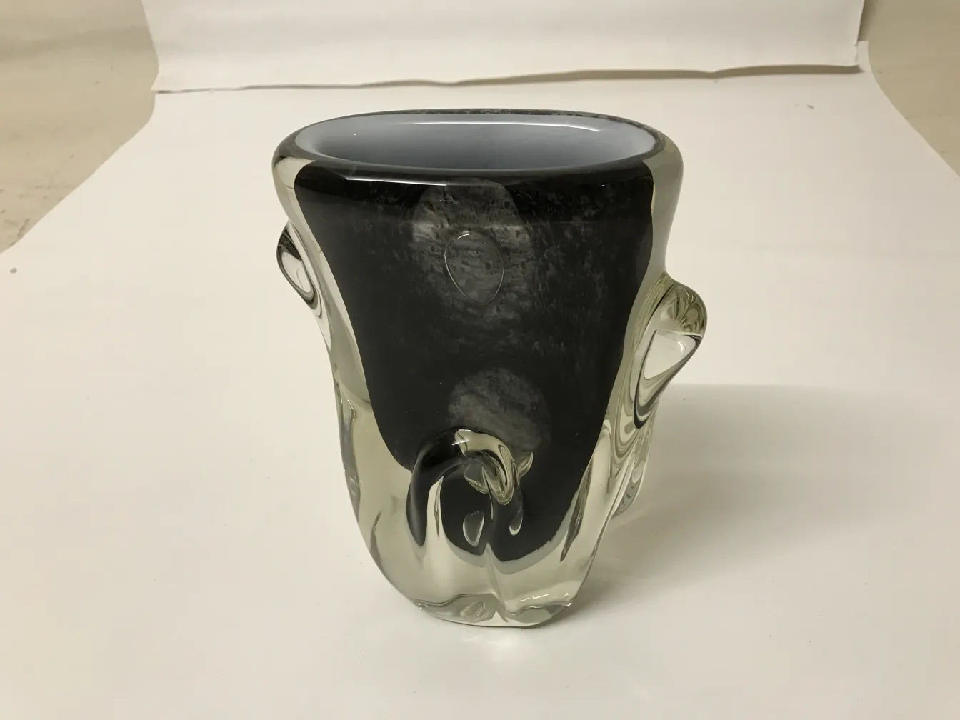 vaso de murano antigo com design único e elegante