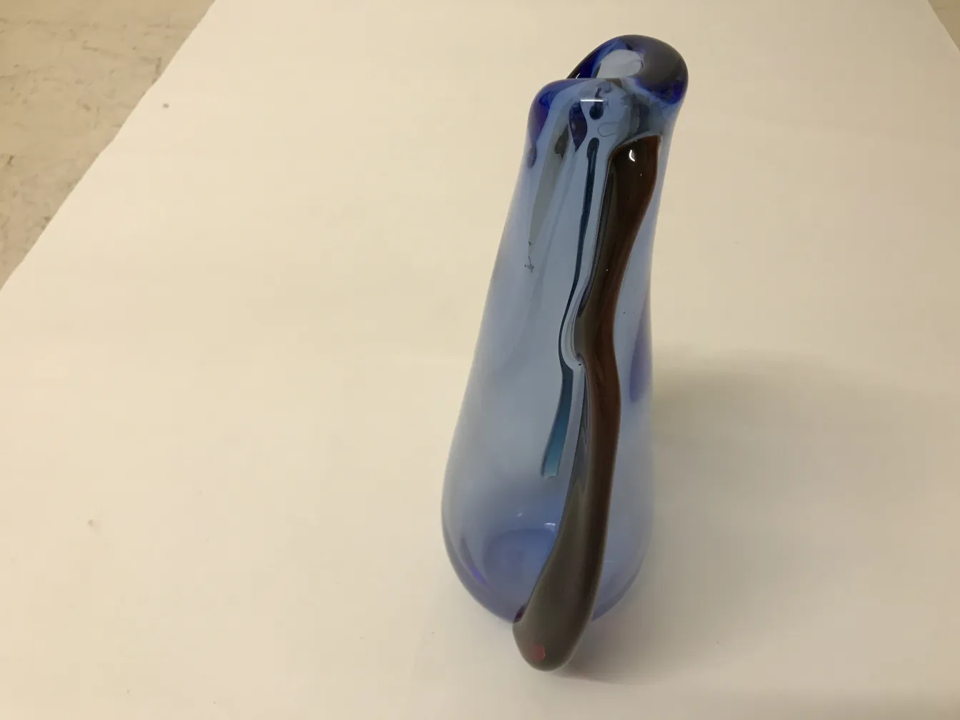 vaso de murano antigo com forma elegante e cor azul, decoração