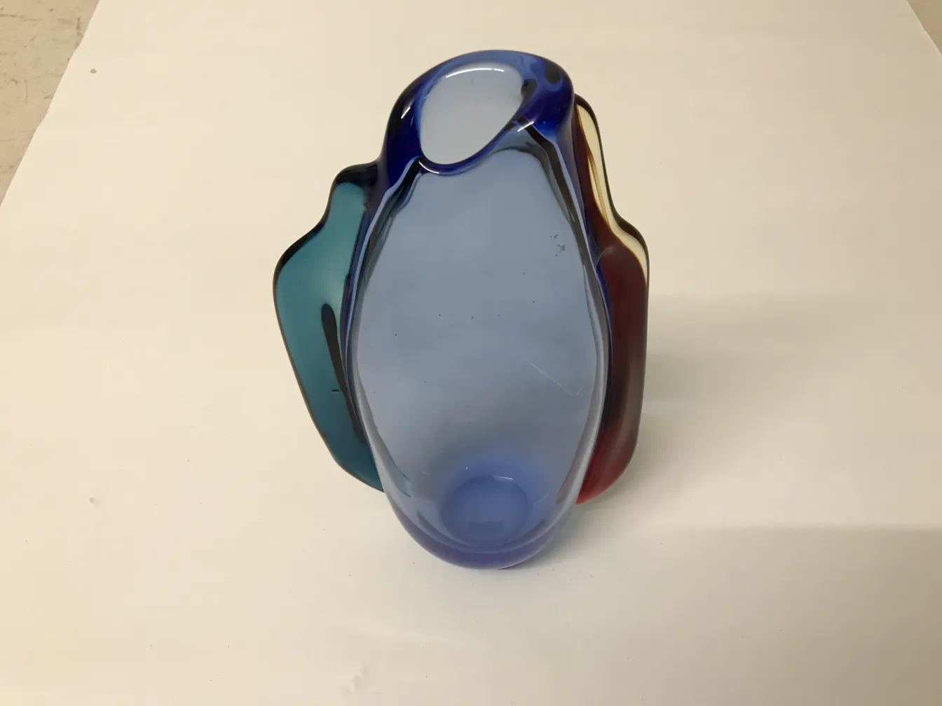 Murano-Glas in blauen, grünen und roten Farbtönen