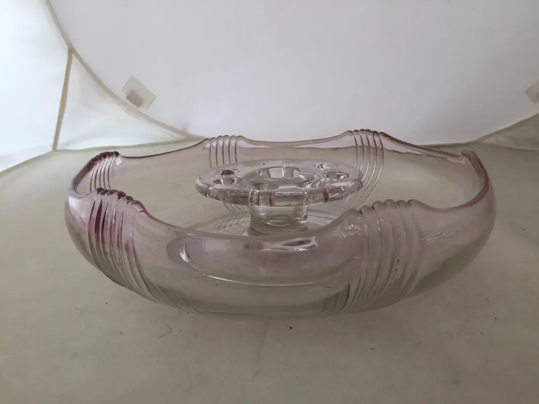 vase murano ancien avec forme élégante et couleur violette