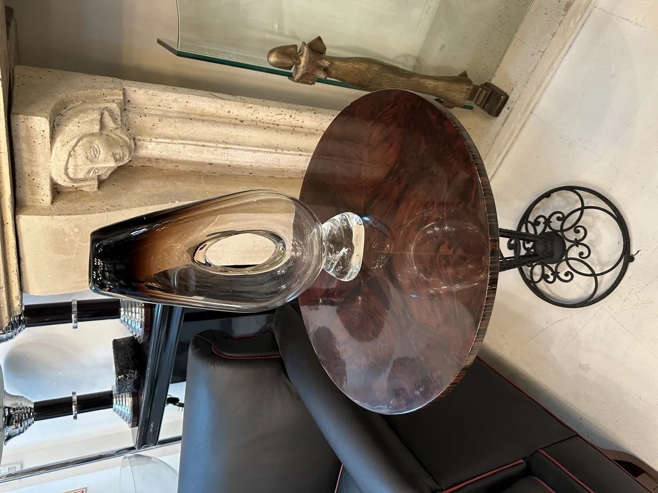 antik murano-glas mit elegantem design und dekorativen kontexten