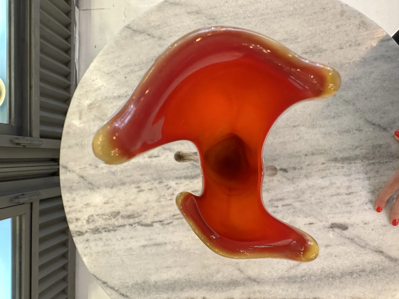 ムラーノの花瓶は古代のカラフルで光沢のあるデザイン