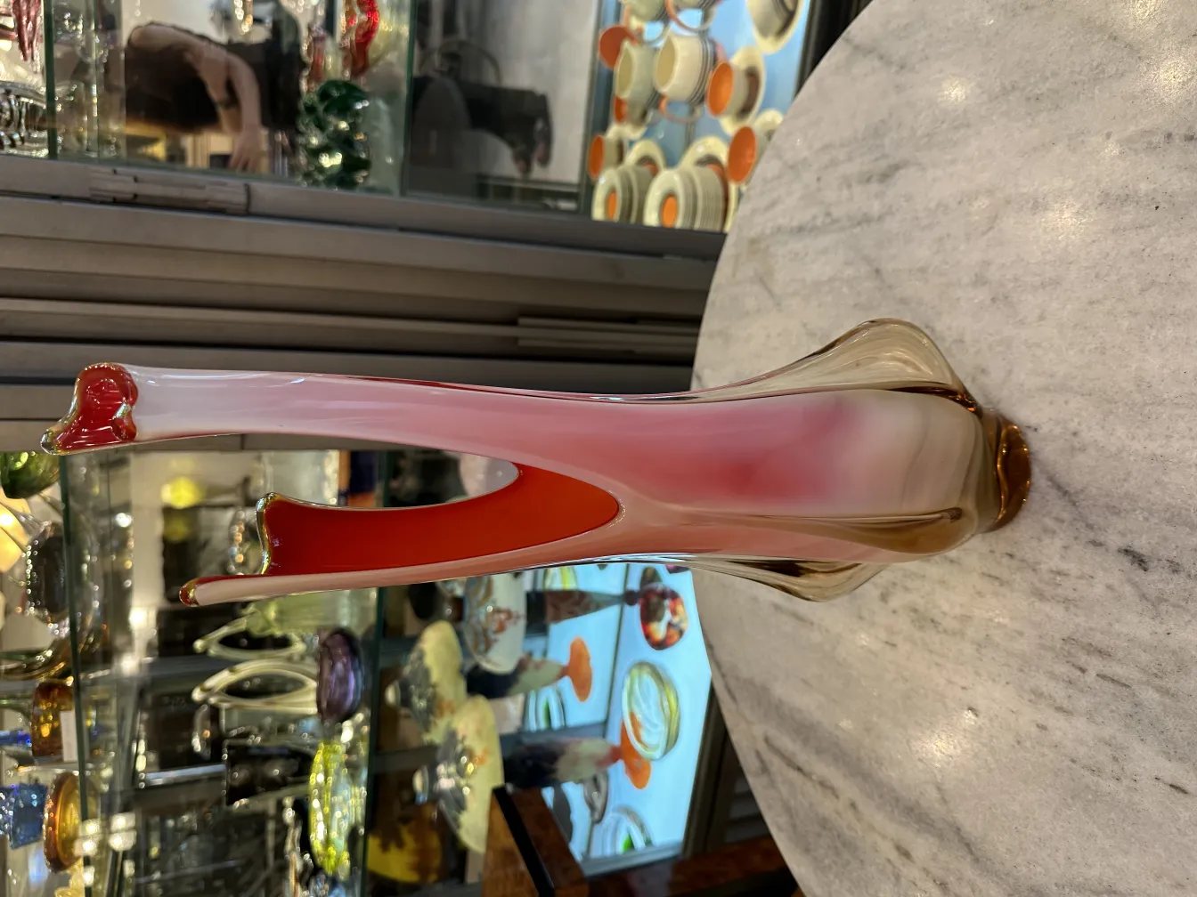 古老的穆拉诺花瓶，鲜艳的颜色，装饰性物品