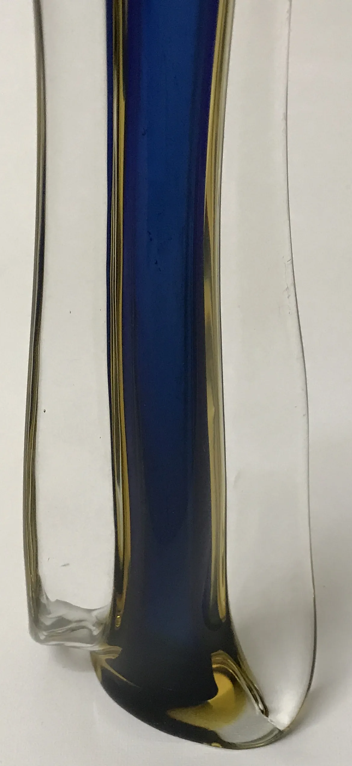 Vaso di Murano antico con toni blu e dorati, design elegante